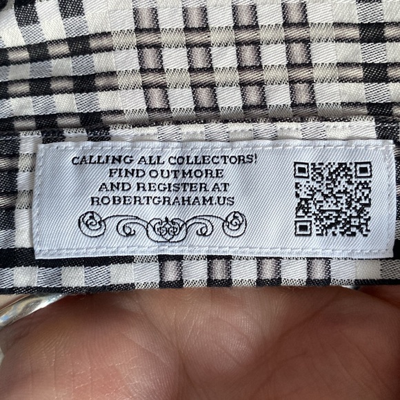 Robert Graham Button Down Long Sleeve Shirt. Black, White, Beige Pattern. Size M - Picture 13 of 16